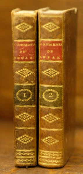 M.  de  Wailly - Les Commentairs de cesar nouvelle edition Revue et retouchee avec Soin, par M. de Wailly A Paris chez H. Barbou, Imprimeur - Libraire rue des Mathurins an VII (1799 ere vulg.)