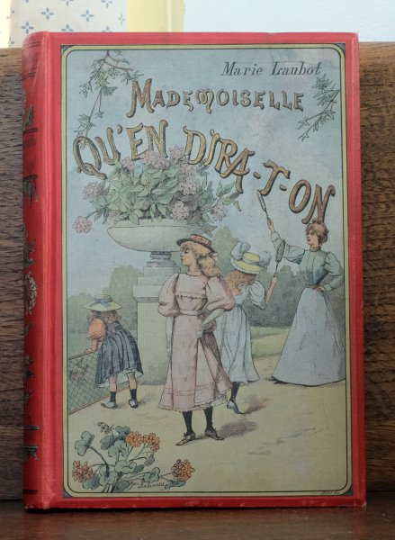 Marie Laubot - Marie Laubot. Mademoisele Qu'en dira-t-on. Ouvrage illustré de nombreuses gravures sur bois. Paris, Maurice Dreyfous, éditeur. 20, rue de Tournon, 20. Tous droits réservés