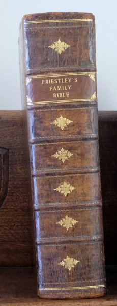 T. Priestley - The new evangelical Family Bible: or, a complete Paragraphrase, Exposition, and Commentary on the Holy Scriptures of the Old and New Testaments. Containing A new and Beautiful Edition of the Whole sacred texts of the Old and New Testaments, Correctly and Distinctly Printed at Large. Fully explained and Illustrated With copious notes and annotations, Doctrinal, Critical, Historical, and Experimental: Wherein the Mis-translations are Corrected: the seeming Contradictions Reconciled: former Error Rectified: the Objections of Atheists, Deists, Arians, Socinians, and Free-thinkers, Answered: difficult Passages explained: and the Sacred Writings displayed in their genuine Purity and Lustre. Together with Practical observations and suitable reflections on every chapter, From the Beginning of Genesis to the End of the revelation. By the Reverend T. Priestley, Minister of the Gospel, and Author of the evangelical History of the life of Jesus Christ, &c. A new edition, revised, corrected and imp