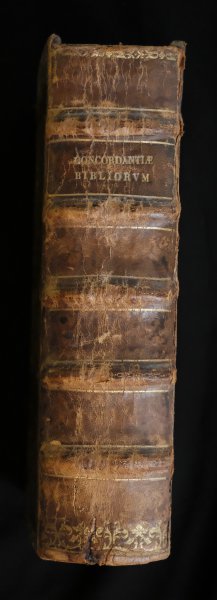 Hugone Cardinali - Sacrorum Bibliorum vulgatae editionis concordantiae: auctore Hugone Cardinali, Ordinis Praedicatorum: ad recognitionem iussu Sixti V. Pont. Max. Bibliis adhibitam recensitae atque emendatae: primum a Francisco Luca theologo et decano audomaropolitano: Deinde Correctorum Parisiensium, necnon et Plantinianorum industria: et nunc demum innumeris locis in hac Editione Lugdunensi expurgatae, et sedula diligentia, summoque labore cum ipso Bibliorum textu collatae.