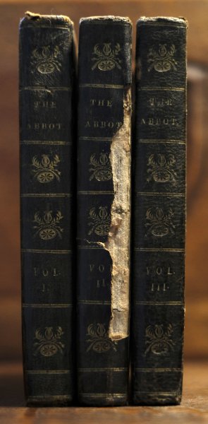 Walter Scott - The Abbot. By the author of ''Waverley.'' In three volumes. Vol. I. Edinburgh: Printed for Longman, hurst, rees, orme, and brown, London: and for archibald constable and company, and john ballantyne, Edinburgh. 1820.